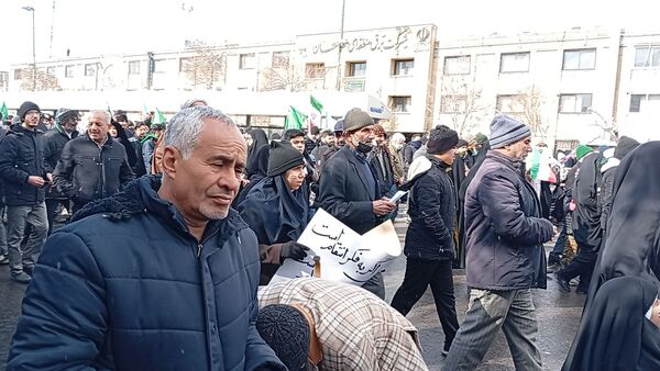 راهپیمایی ۲۲ بهمن در مشهد با حضور فرمانده واحدهای حوزه ۱۹ بسیج دانش‌آموزی منطقه تبادکان