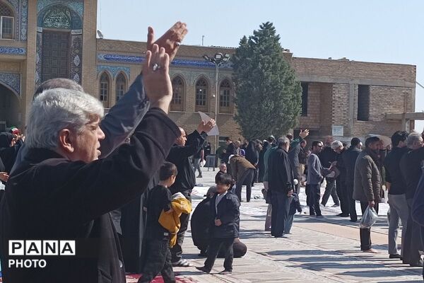 خروشِ بصیرت در صحن امامزاده جعفر (ع)؛ تالار قرآن پیشوا گنجایش دریای سوگواران مقتدا را نداشت