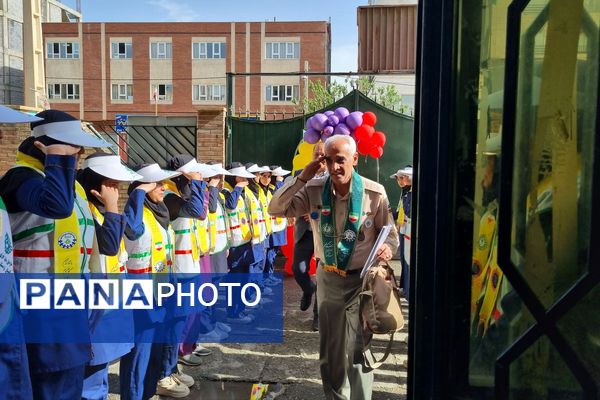 بازدید رئیس سازمان دانش‌آموزی کردستان و ارزیابان کشوری از روند فعالیت پیشتازان