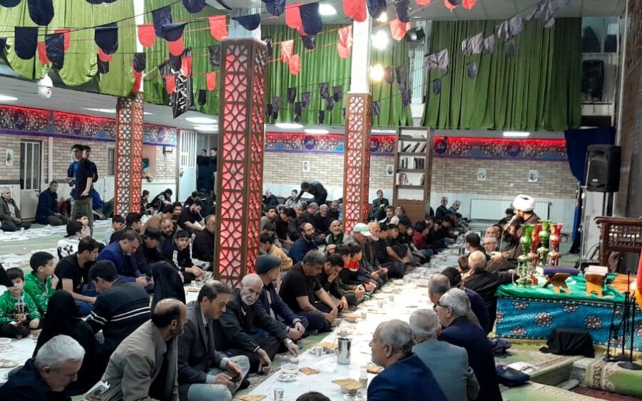 برپایی ایستگاه‌های صلواتی افطاری، یکی از آداب و رسوم ملاردی‌ها در ماه مبارک رمضان است