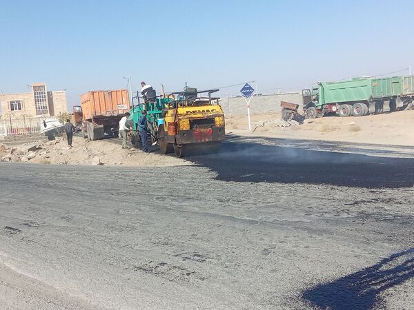آغاز عملیات آسفالت ریزی در روستای درخت سنجد 