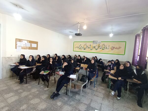 گفتمان دینی در دبیرستان دخترانه فاطمیه کاشمر