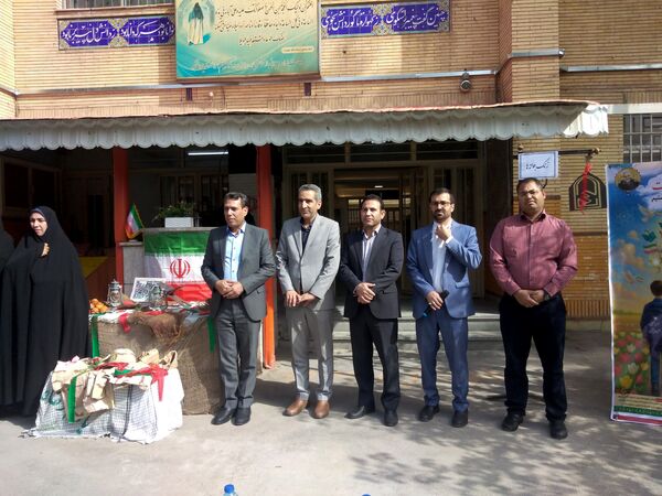 جشن آغاز سال تحصیلی در دبیرستان دخترانه حاتمی 