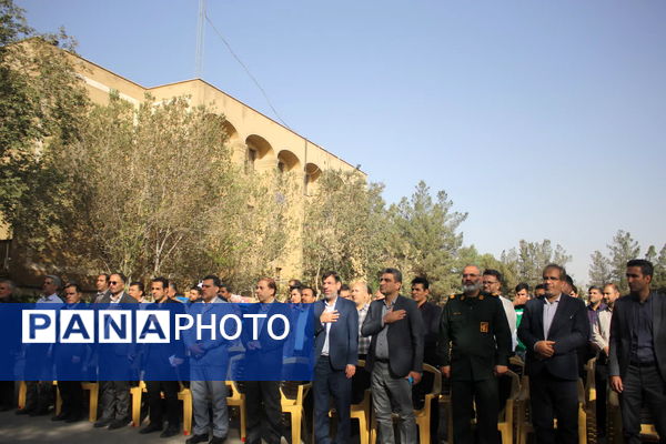  ارسال تجهیزات ورزشی به مدارس قم