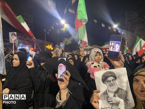  حضور مردم باخرز در آیین دشمن‌سوزی چهارشنبه‌سوری آخر سال