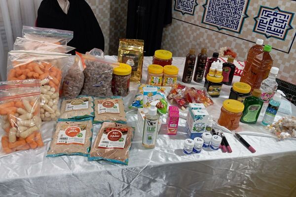 حضور دانش آموزان دبیرستان دخترانه دانش نیا در نمایشگاه صنایع دستی حوزه علمیه 