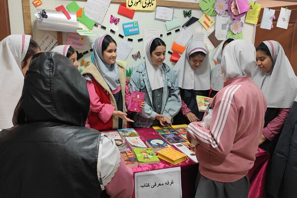 هفته کتاب و کتابخوانی در مدارس ناحیه دو شهرری 