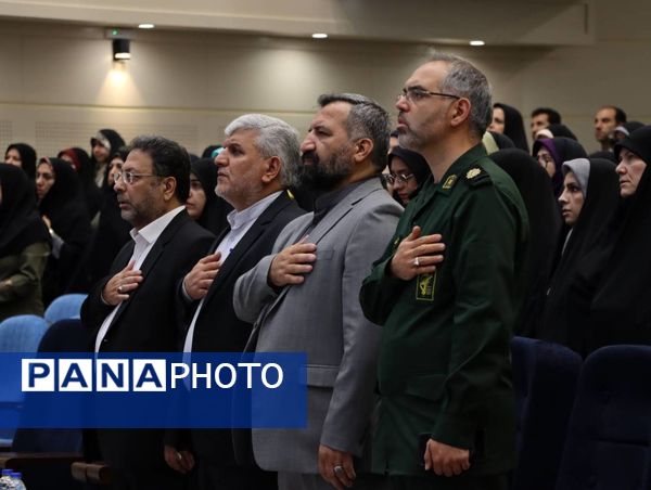 تجلیل از معلمان نمونه منطقه ۱۴ به مناسبت هفته گرامیداشت مقام معلم