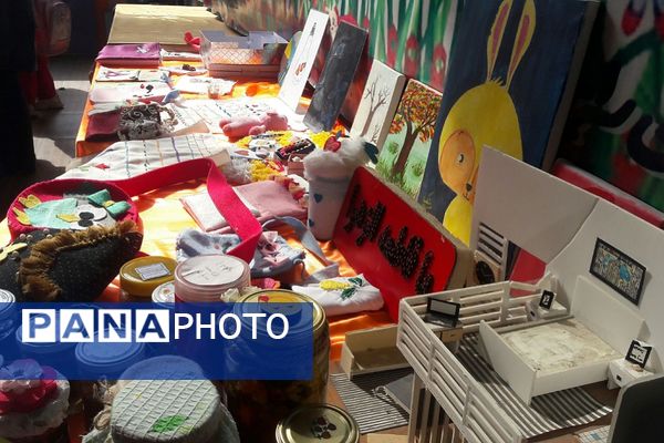 برگزاری نمایشگاه عفاف و حجاب و مشاغل در مدارس ناحیه دو شهرری 