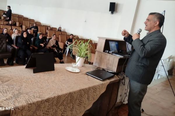 جلسه پیوند اولیا و مربیان در آموزشگاه معارف۶