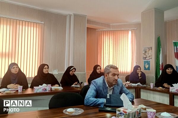 هم‌اندیشی مدیران مدارس بخش رودهن با محوریت بررسی مسائل آموزشی