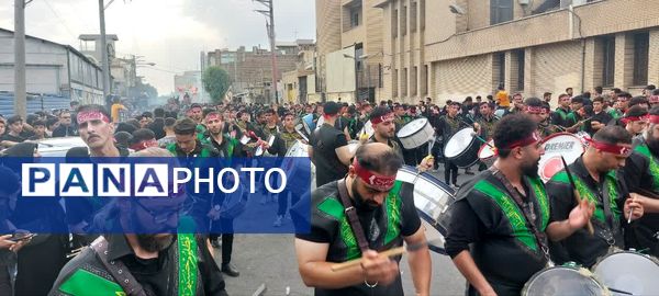 استقبال عزاداران حسینی از کاروان نمادین اسرای کربلا در قم