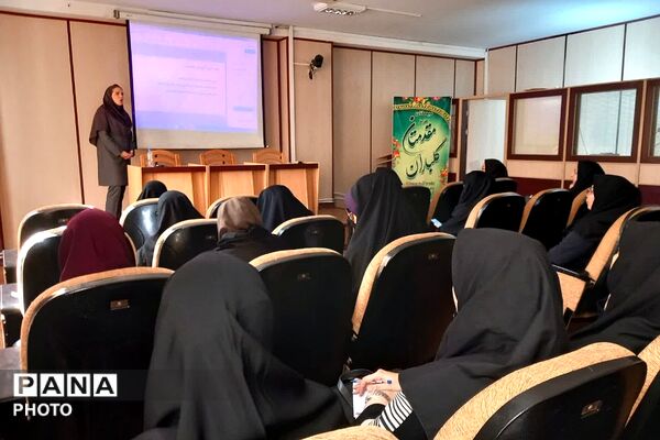 دوره آموزش و مهارت افزایی تغذیه و نگهداری از کودک در ناحیه دو شهرری 