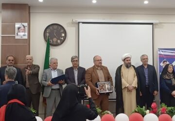 آیین تجلیل از پیشکسوتان خیر مدرسه ساز در مدرسه ماندگار تبریزی ناحیه ۵ اصفهان برگزار شد