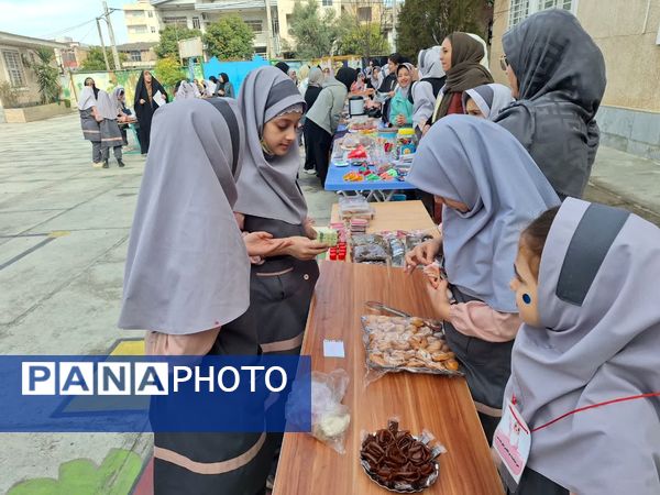 بازارچه دانش‌آموزی آزادشهر