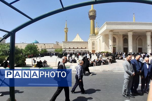 حضور همکاران فرهنگی آموزش و پرورش ملارد به حرم مطهر امام خمینی(ره) در سالروز ارتحال بنیانگذار جمهوری اسلامی