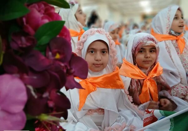 جشن تکلیف 3 هزار نفری دختران در حرم حضرت معصومه(س)