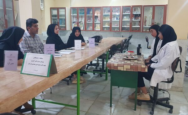 مسابقات آزمایشگاهی مدارس پارسیان