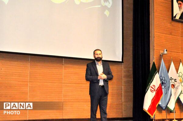 همایش تاب‌آوری زوجین جوان در زندگی مشترک در تالار شهر مشهد مقدس