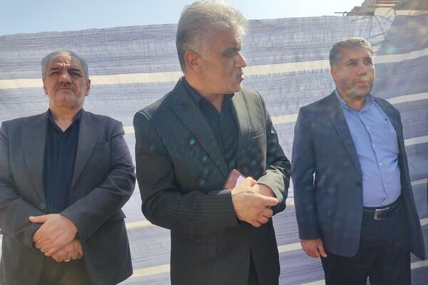 آیین کلنگ زنی مدرسه دوازده کلاسه در شهرک سبحان