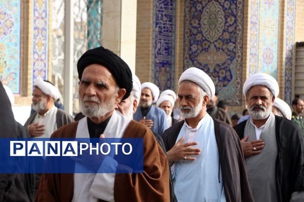 دسته عزاداری مردم و روحانیون یزدی به‌مناسبت سالروز رحلت امام خمینی(ره)