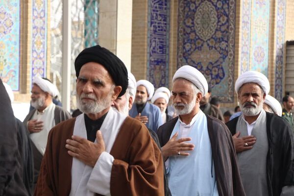 دسته عزاداری مردم و روحانیون یزدی به‌مناسبت سالروز رحلت امام خمینی(ره)