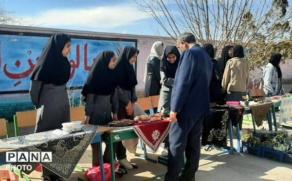 بازارچه دانش آموزی در دبیرستان حاج مهدی روحانی خلیل آباد