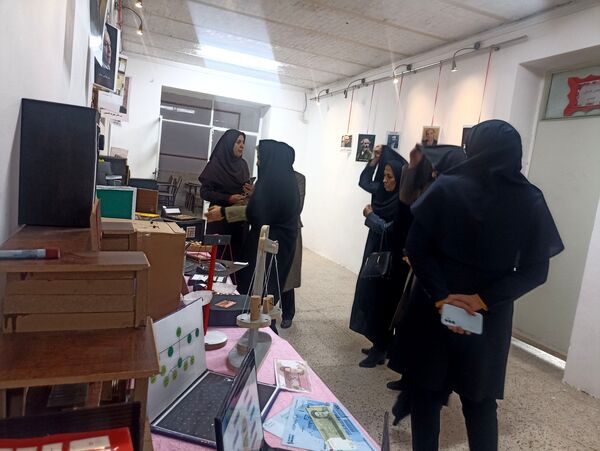 بازدید از نمایشگاه دست سازه هنرستان فنی و حرفه ای دخترانه فلسطین 