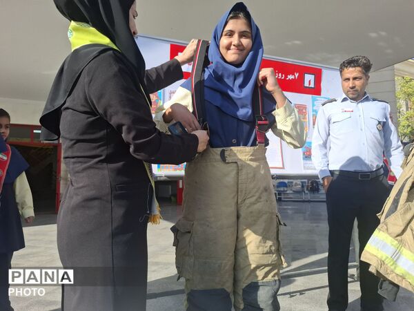 گرامیداشت روز آتش نشانی و ایمنی در مدرسه مصلی نژاد