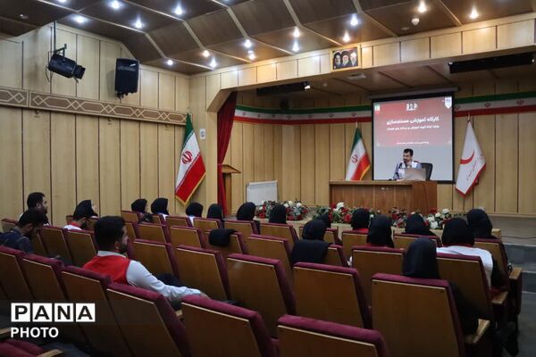 نشست صمیمانه مدیرعامل هلال‌احمر همدان با اعضای گروه رسانه «باور» 