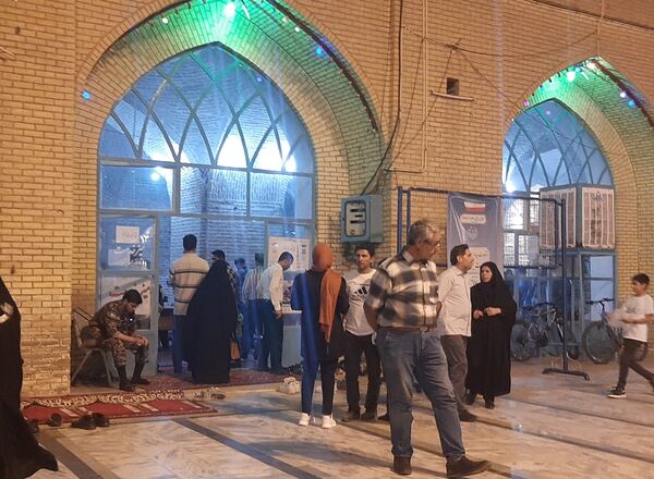حضور مردم ولایتمدار نیشابور پای صندوق‌های رای
