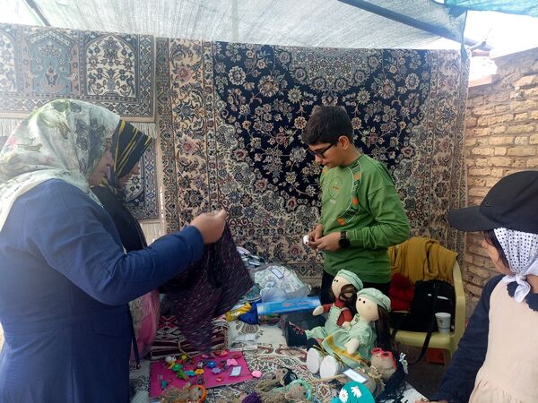 جشنواره و نمایشگاه بومی و محلی بهار در بهار روستای جندابه