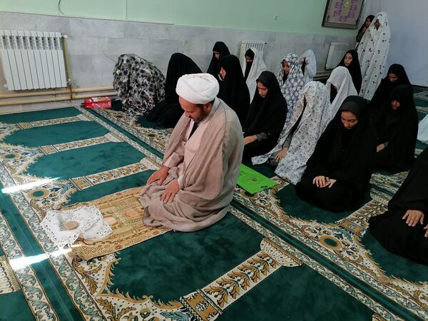 نمازجماعت دردبیرستان حاج مهدی روحانی ارغا