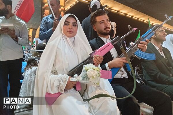 جشن ازدواج ۱۴ زوج جوان در میدان معلم شیراز