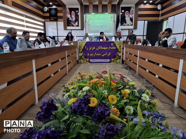 معلمان نمونه در قاب افتخار آموزش و پرورش منطقه ۵