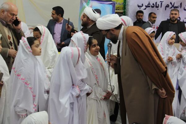 جشن تکلیف دانش‌آموزان دختر اسلام آباد غرب