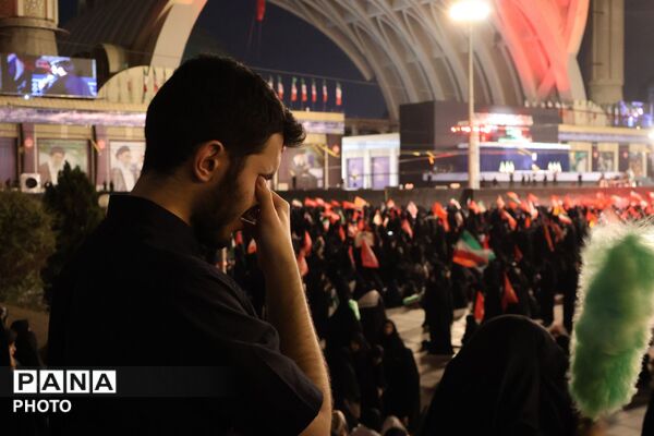 طنینِ حماسه و اندوه در مصلی؛ میزبانیِ دارالشهدای تهران از زائرانِ رهبر شهید