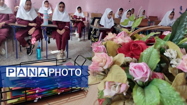 زنگ مهر در مدرسه استقلال نواخته شد