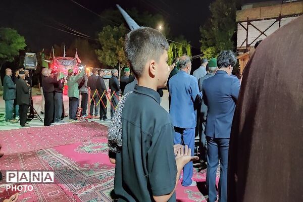 هیئت عزاداری آقا ابا عبدالحسین در  شب عاشورا حسینی در شهر بار نیشابور 