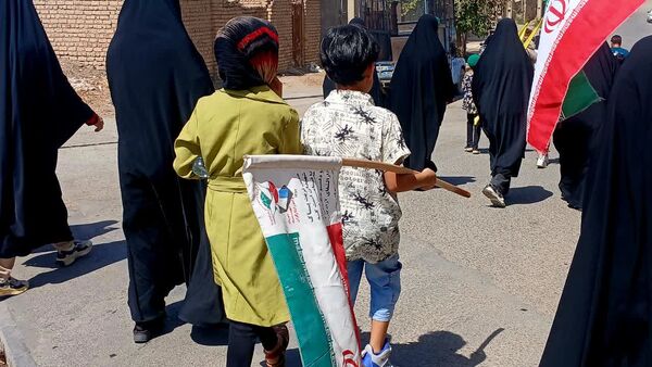 پیاده‌روی خانوادگی روستاییان «صرم» قم به‌مناسبت هفته دولت