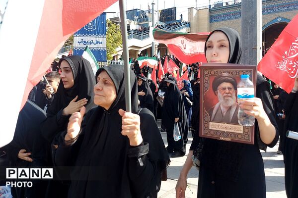 حضور باشکوه خونخواهان رهبر شهید در مصلی امام خمینی(ره) تهران