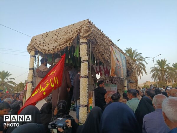 بدرقه حماسی ۳ شهیدِ یک خانواده در حاجی‌آباد