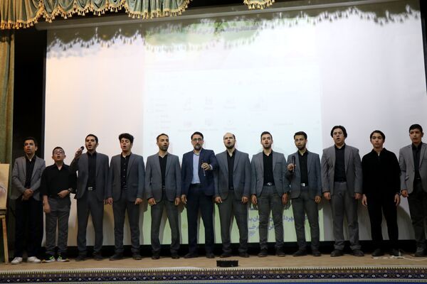 رونمایی از کتاب «وقتی که می‌رسند پسرها، یکی، یکی» در همایش «پدر مقاومت» به مناسبت هفته عفاف و حجاب