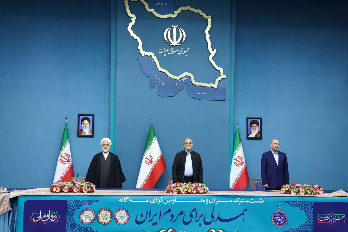 دعوت سران قوا از مردم برای حضور پرشور در راهپیمایی ۲۲ بهمن ماه