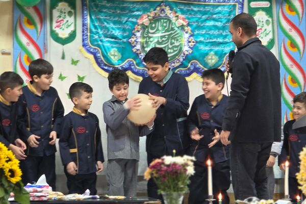 جشن میلاد با سعادت حضرت مهدی موعود(ع)در دبستان حاج همت بهارستان ۲
