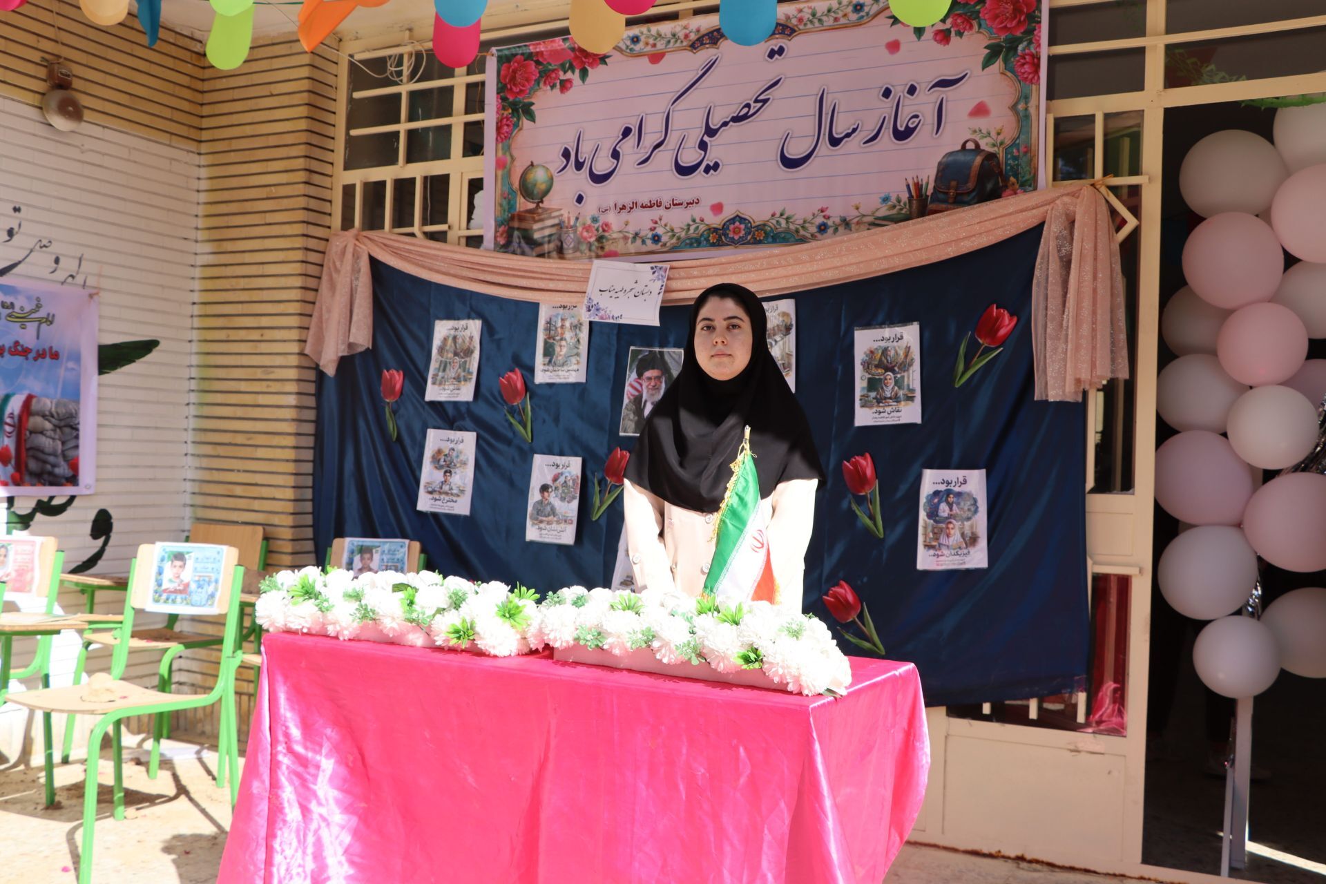 آغاز سال تحصیلی در دبیرستان فاطمه‌الزهرا(س) آشخانه با غبارروبی مزار شهدای گمنام 