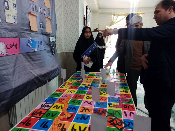 نمایشگاه «مدرسه انقلاب» در مدرسه نمونه دولتی رضوان