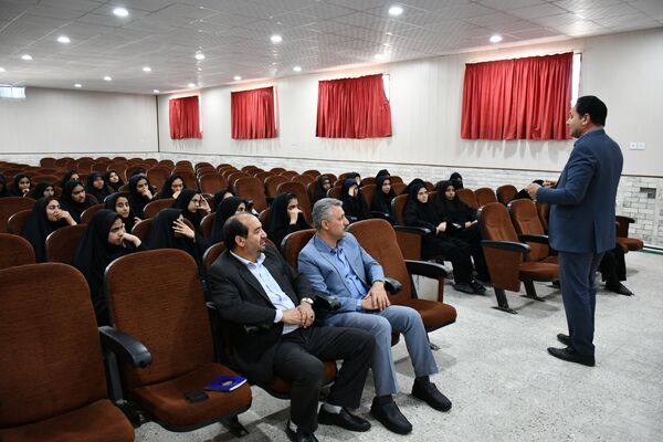 بازدید مدیر آموزش و پرورش مه ولات از دبیرستان شبانه روزی فرزانگان 