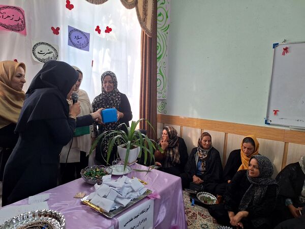 مراسم مهرِ مادرانه در مدرسه برادران رحمانی خلیل آباد