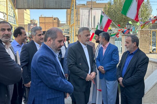 غبارروبی مزار شهدا در امام زاده حسن(ع) نسیم‌شهر